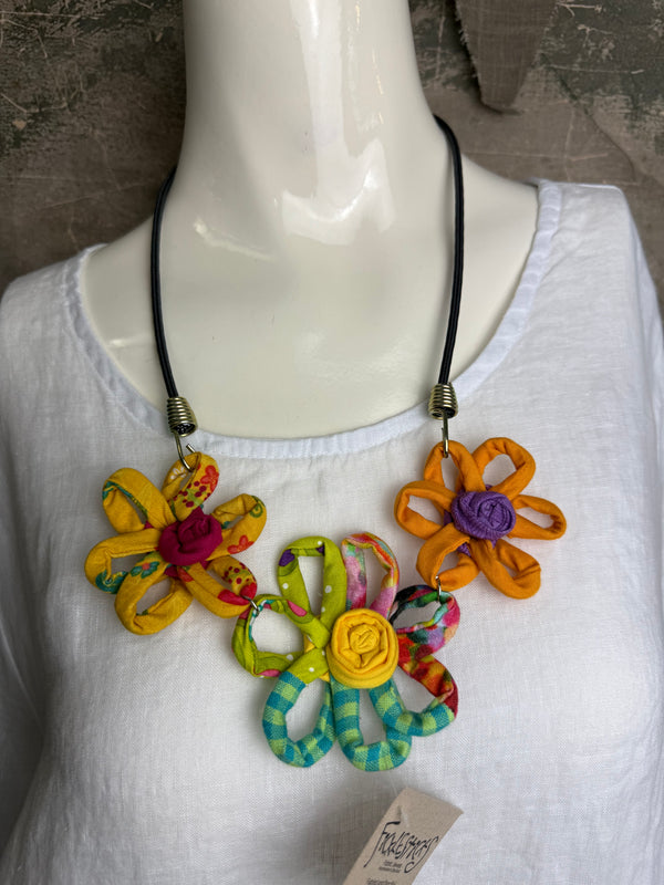 26N14C Daisy Sisters Necklace-Multi Mix