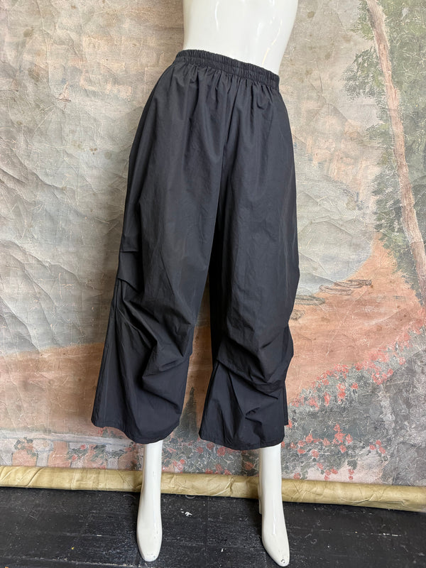 92120-62 Pleated Gaucho Pant-Black