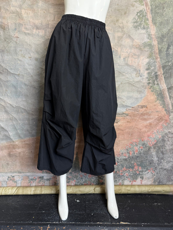 92120-62 Pleated Gaucho Pant-Black