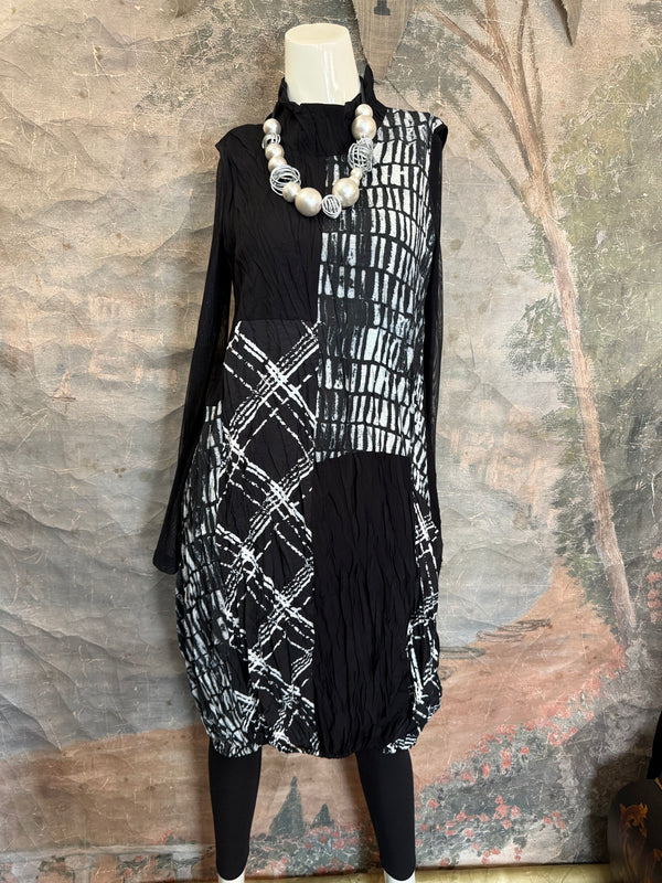 25532 Crushed Mockneck Dress-Black