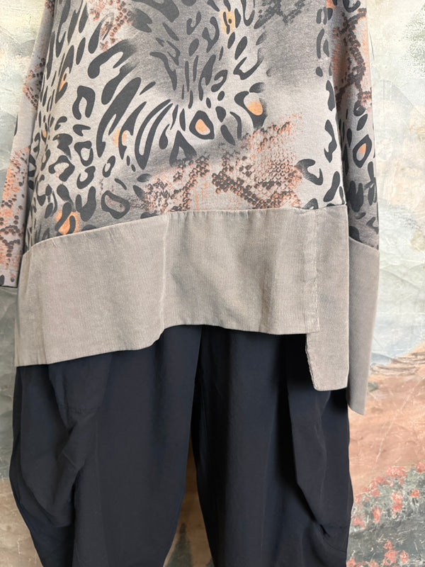 91919 Leopard Print Pullover-Mocha