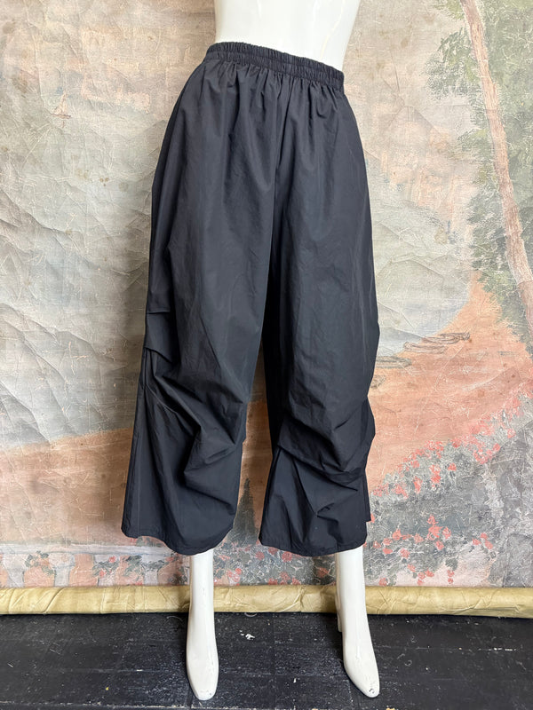 92120-62 Pleated Gaucho Pant-Black