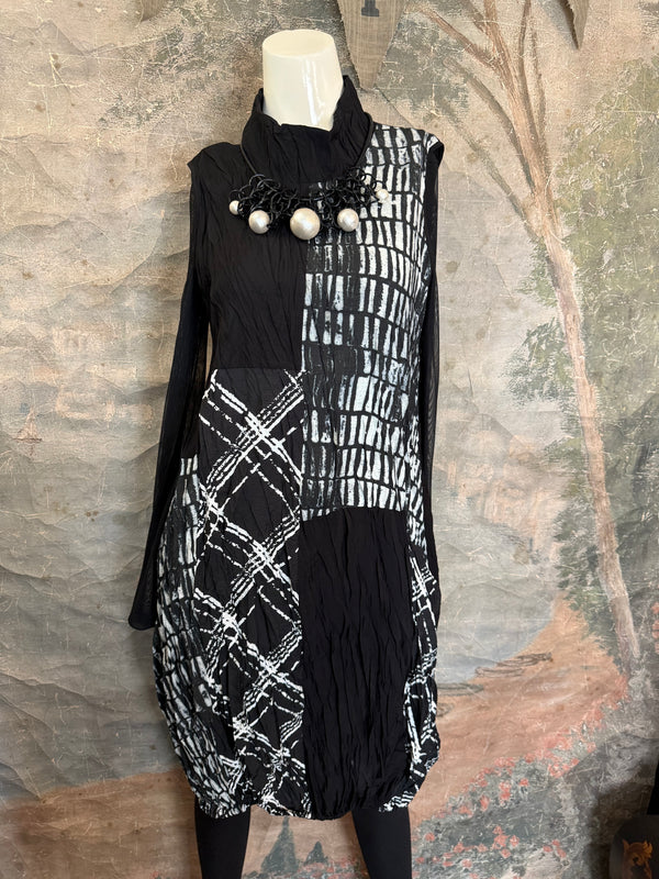 25532 Crushed Mockneck Dress-Black