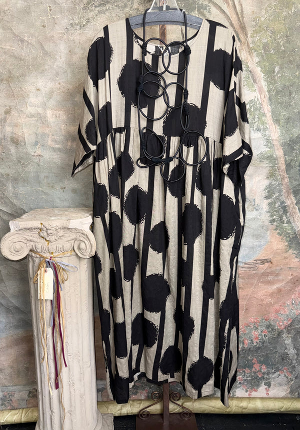 8535 Relaxed Silhouette Dress