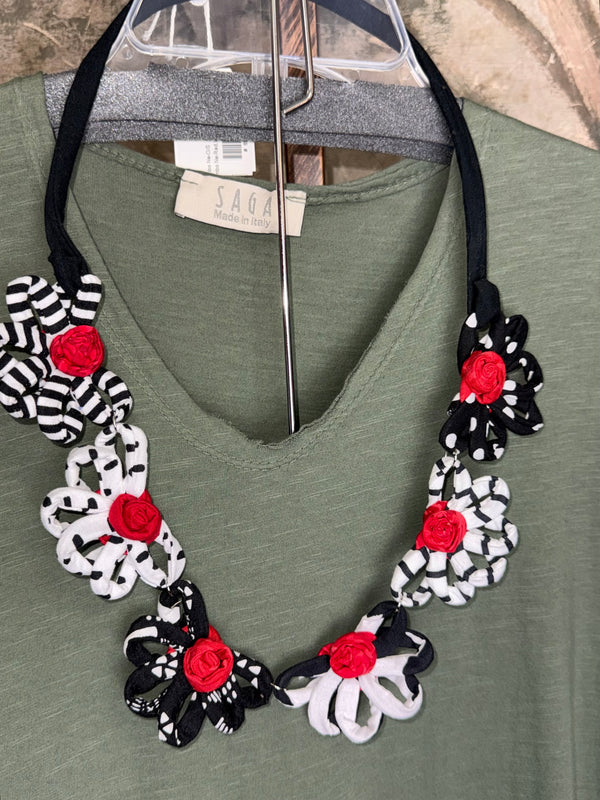 26N145 Coneflower Combo Necklace-B Red,White,BLK