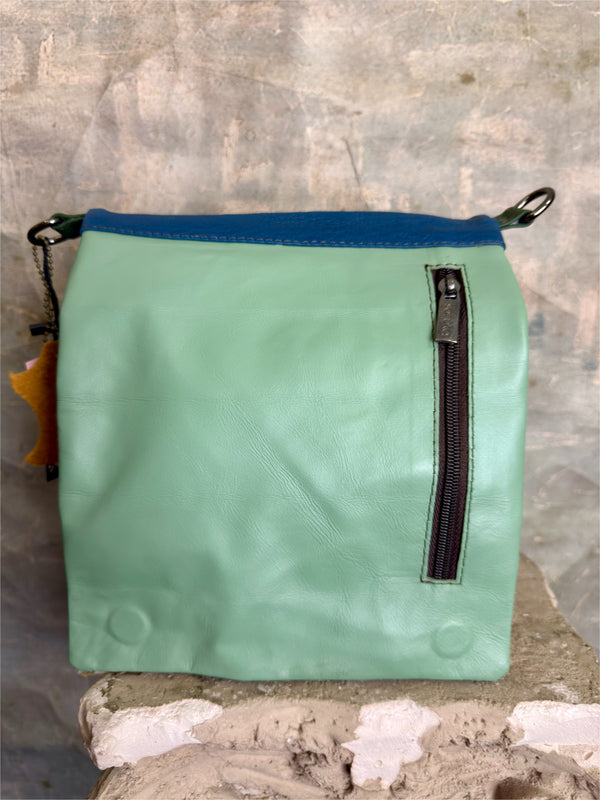 81080 Robin Crossbody Bag-B