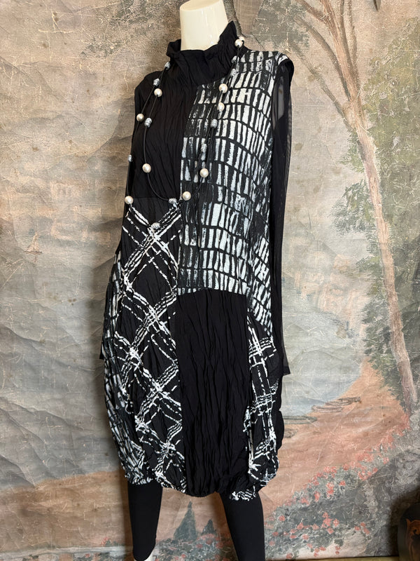 25532 Crushed Mockneck Dress-Black