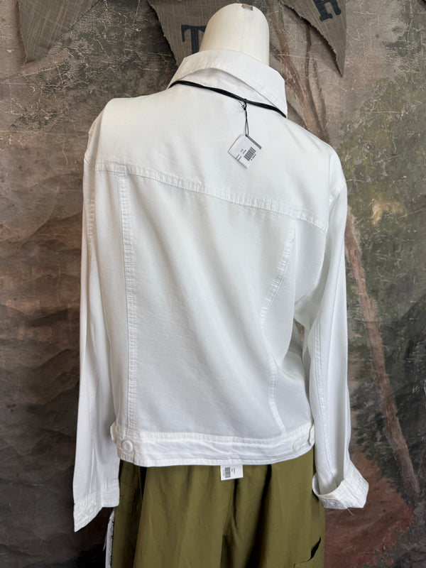 LIN7403 LULA B TRAVEL JKT-WHITE