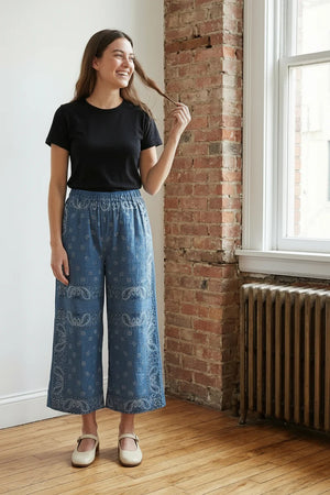 Blue navy bandana print crop pants with paisley pattern and elastic waist on mannequin, boho wide leg style - 4