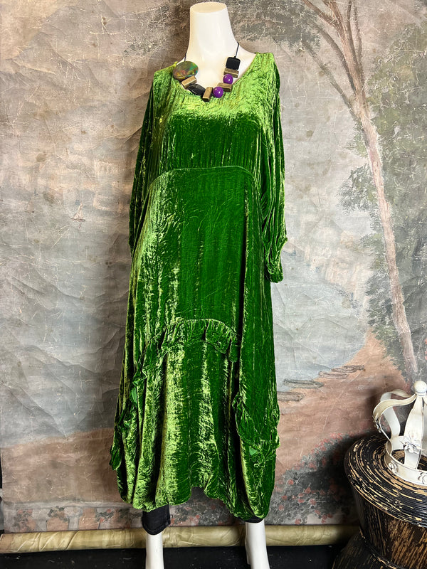 5413 SG Silk Velvet Dress-Kelly Green Absolutely Abigail's 5413 SG Silk Velvet Dress-Kelly Green Absolutely Abigail's