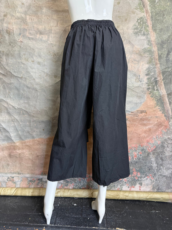 92120-62 Pleated Gaucho Pant-Black