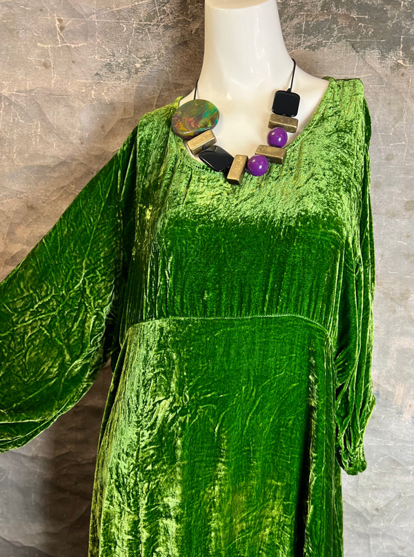 5413 SG Silk Velvet Dress-Kelly Green Absolutely Abigail's 5413 SG Silk Velvet Dress-Kelly Green Absolutely Abigail's