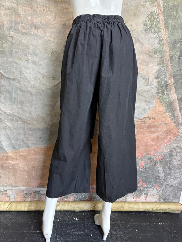92120-62 Pleated Gaucho Pant-Black