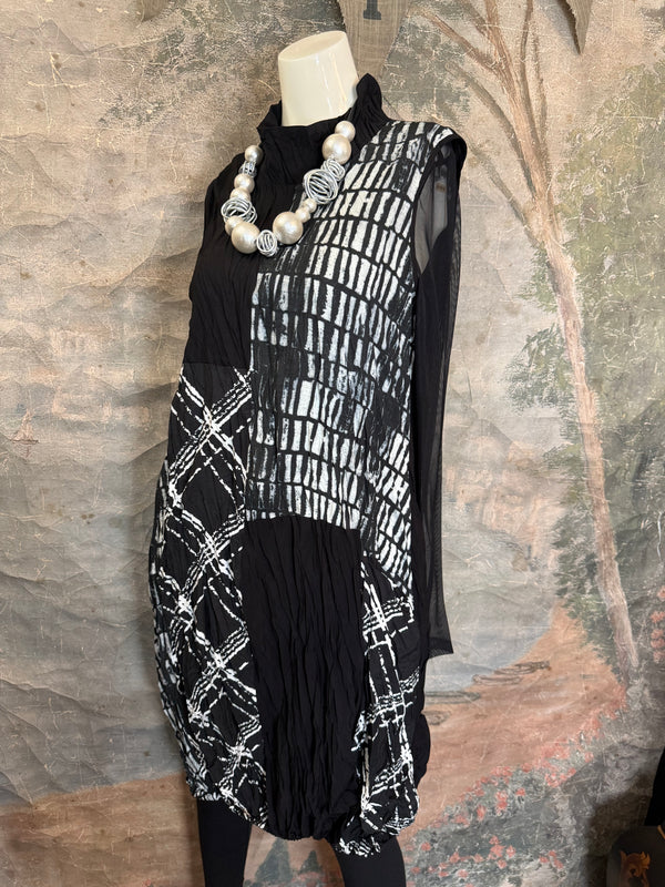 25532 Crushed Mockneck Dress-Black