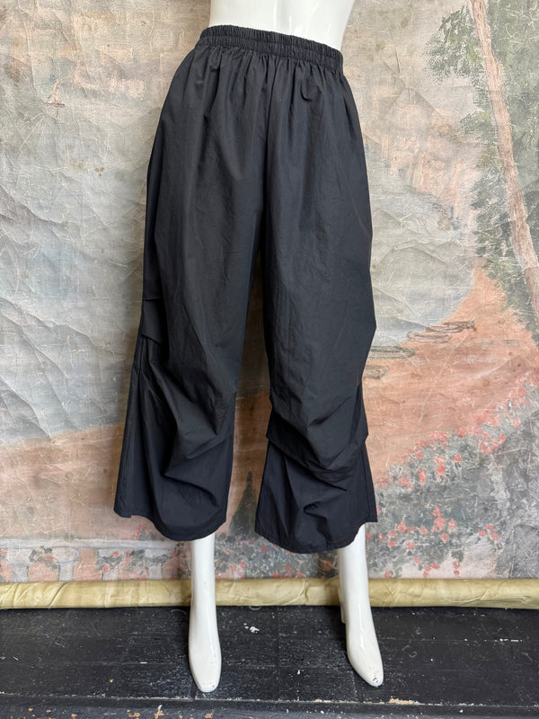 92120-62 Pleated Gaucho Pant-Black