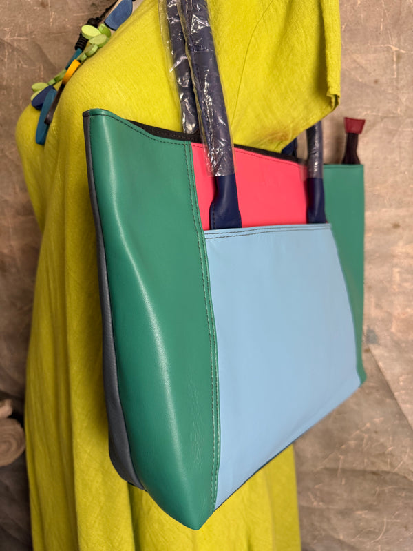 84730 Sitges Shoulder Bag-B