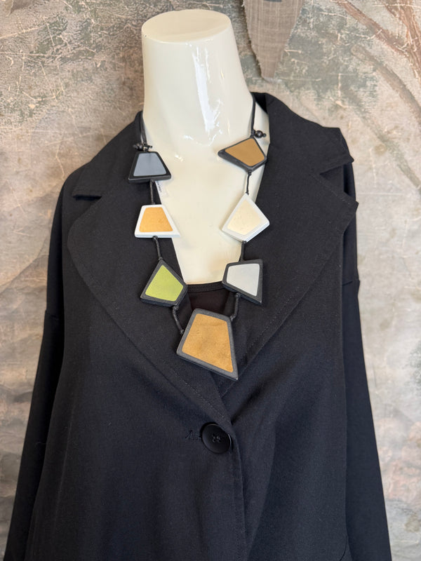 32302 Med to Long Blazer Jkt W/Trim-Black