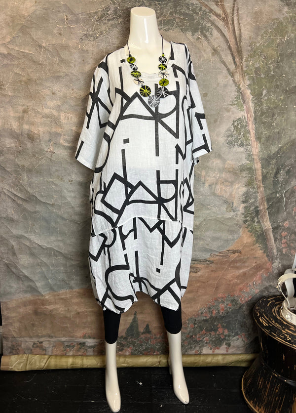 91470 S/Slv Tunic Letter Dress-White