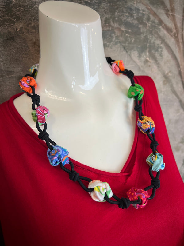 N64A LG Rosebuds/Knots Necklace