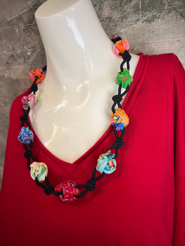 N64A LG Rosebuds/Knots Necklace