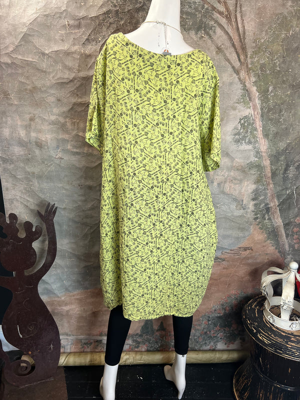 90847 2 Pocket Symbol Dress-Lime