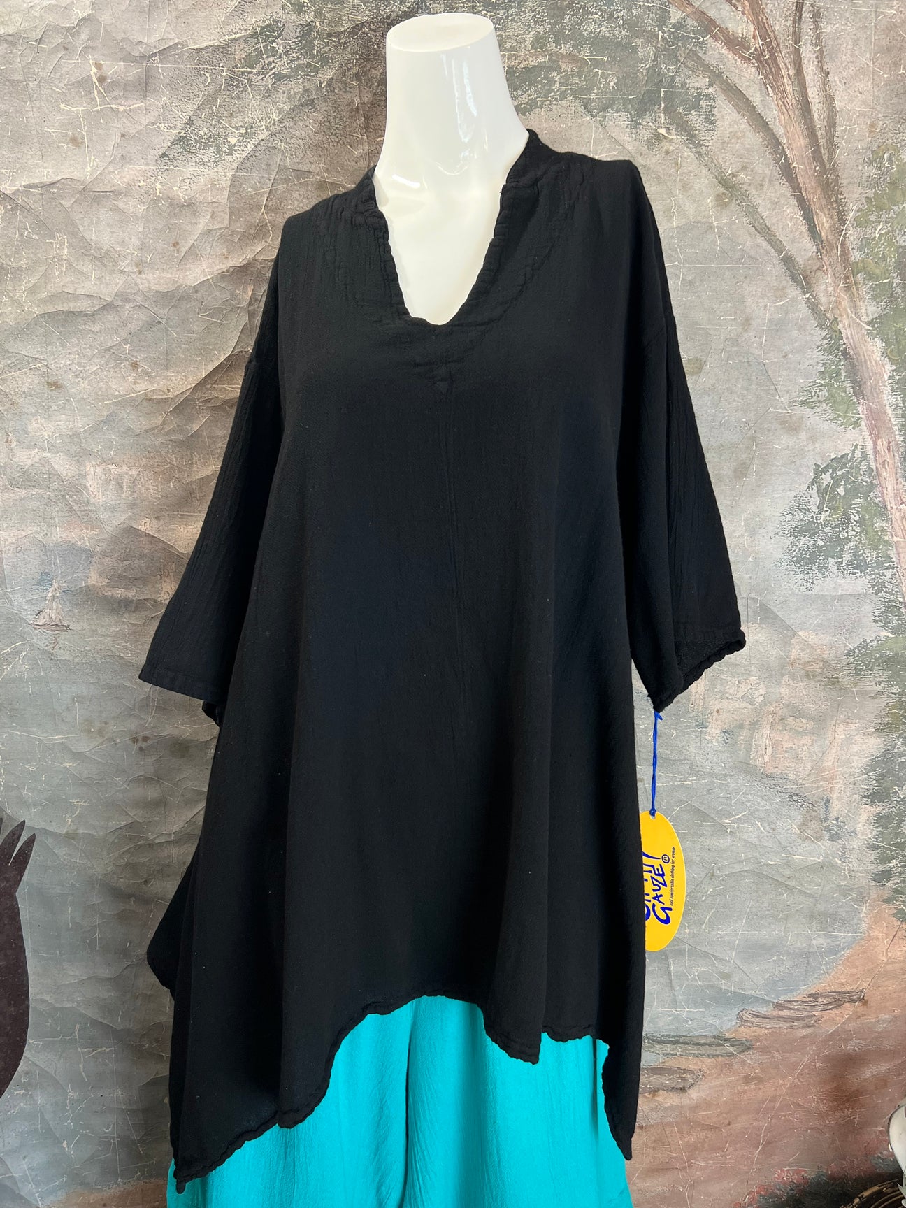 Women’s Oh My Gauze! Size 2X Black Wrap Long Sleeve Shirt.