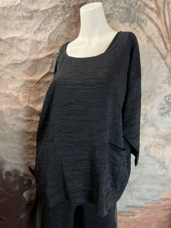 9122 OMANA Crinkle Pullover Top